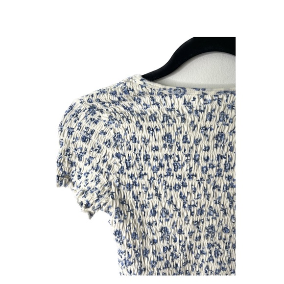 GORGEOUS Hollister blue and white floral top! C9 - Picture 6 of 7